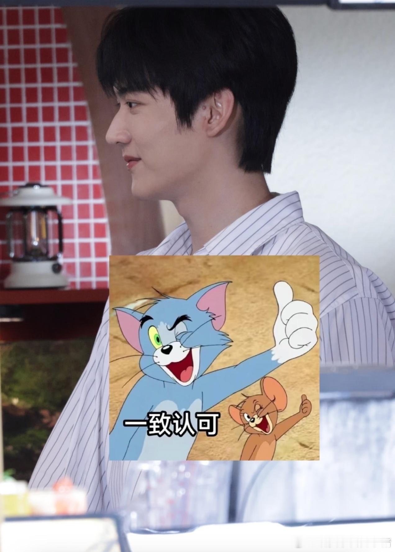 周柯宇小城春色开拍首日周正老师的三套造型 