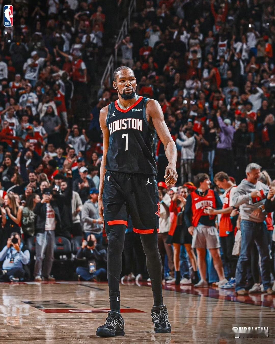 这赛季至今的阿杜，真就铁打的超巨！！！[泪奔]

——场均出战36分钟
——交出