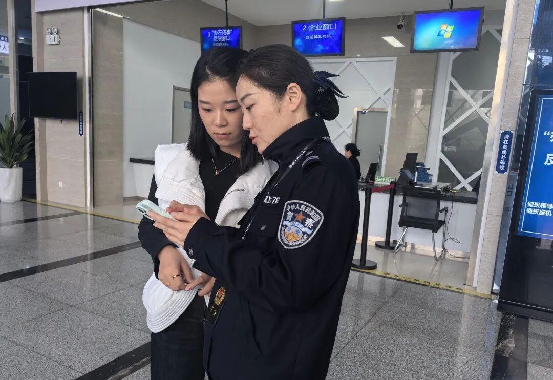 高效办成一件事！“警”盯便民服务再注“加速度”

“没想到这么快就办好，真是越来