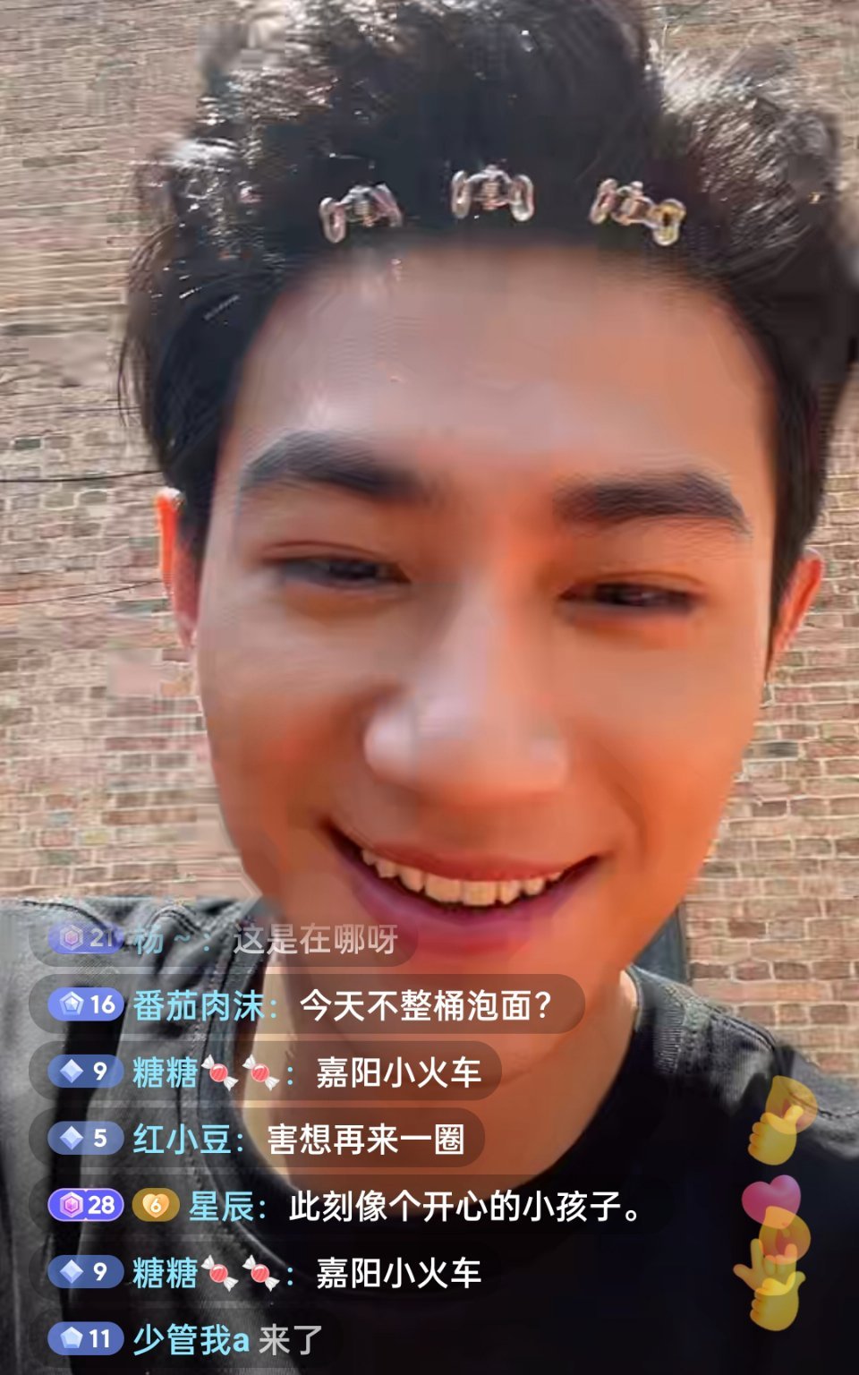 黑泽[超话]黑泽 直播｜王子请坐敞篷三轮 ​​​