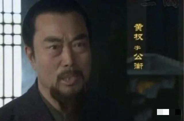 《三国演义》中有一个人的行为让人很不理解，这个人就是黄权。

黄权起初是刘璋的手