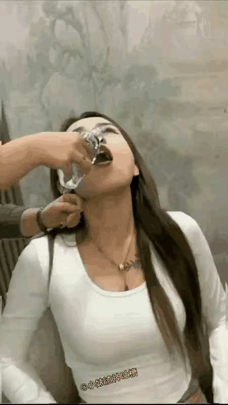 一旦失去分寸原则，就是万劫不复的深渊。只会害了自己的身，伤了亲人的心。