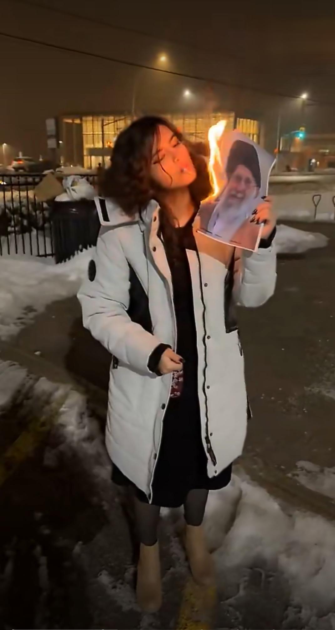 说国家道路是人民的选择，可人民起来选择时，又不让选择，这充分暴露了伊朗政权的专制