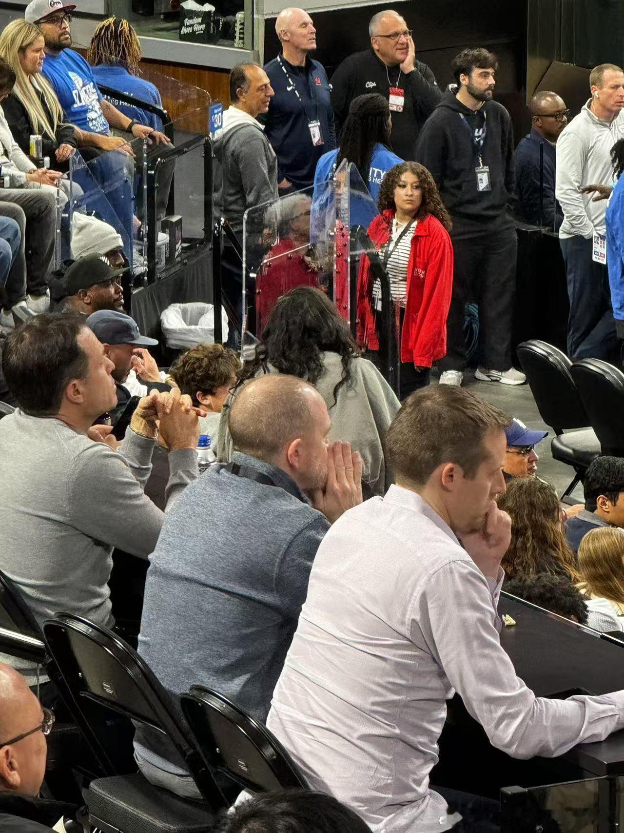 弗兰克，你在想什么呀？？？ 