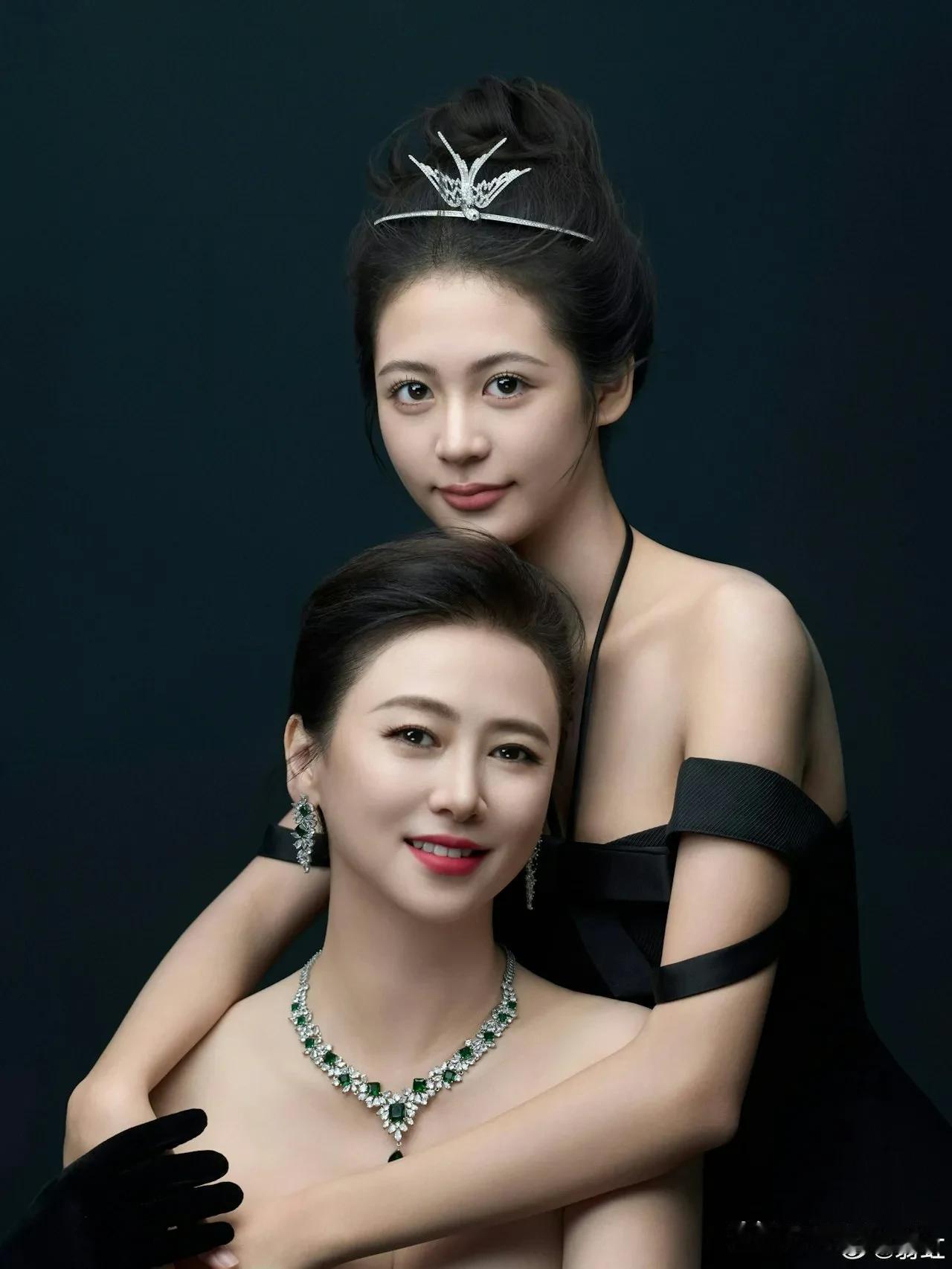 57岁翁虹当年拿下亚姐冠军，多年来一直被称作冻龄美魔女。她丈夫女儿定居美国，自己
