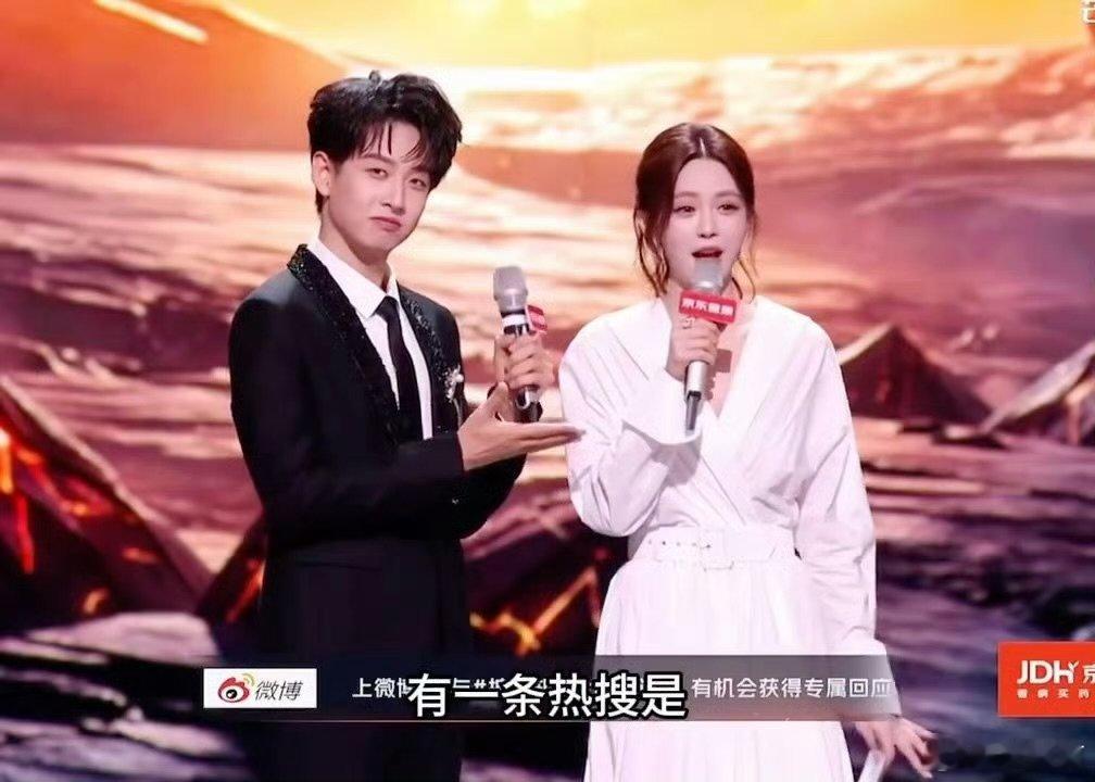 沈梦辰怎么穿着睡袍就上来了到底是谁说的这是睡袍哈哈哈哈哈 