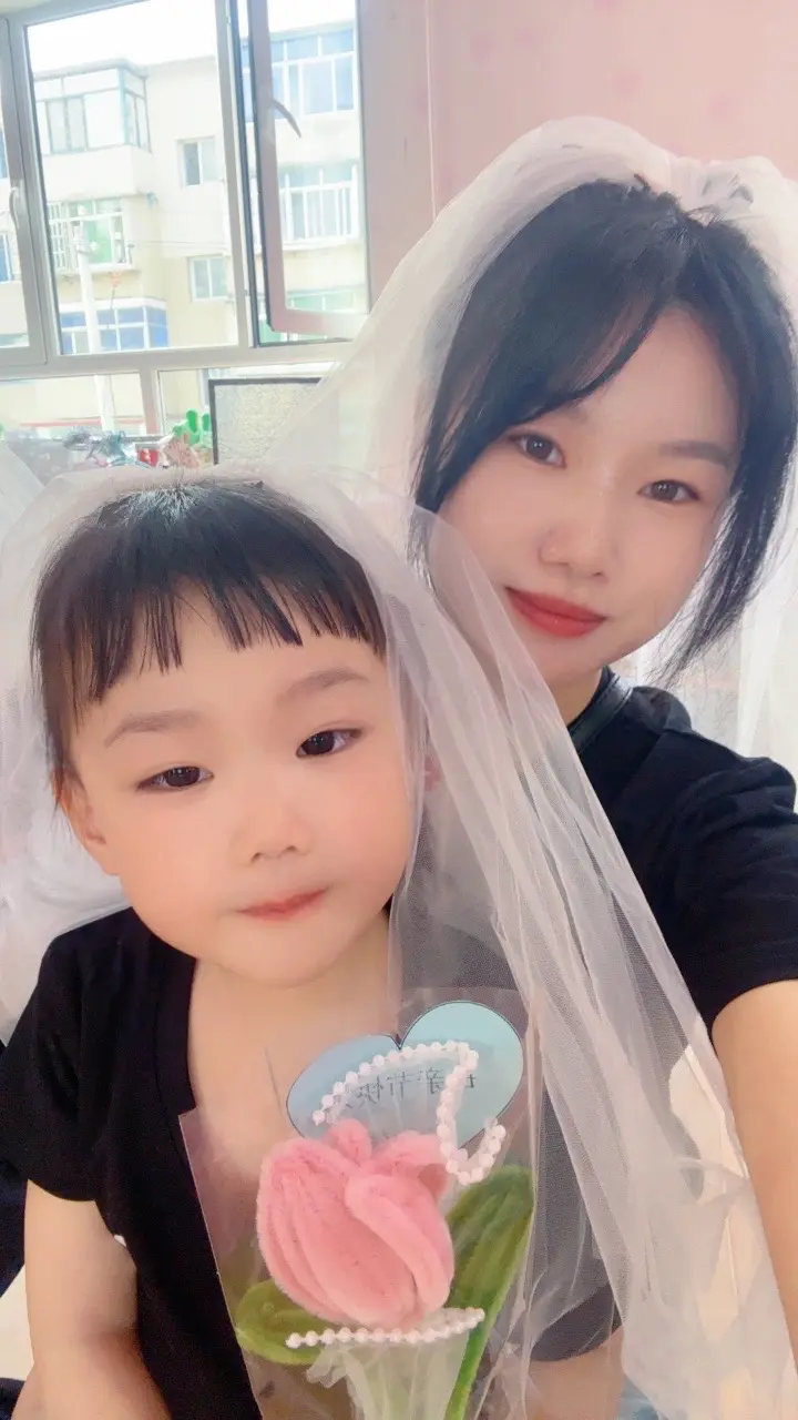 这是我的小baby啊 头纱亲子照 亲子照