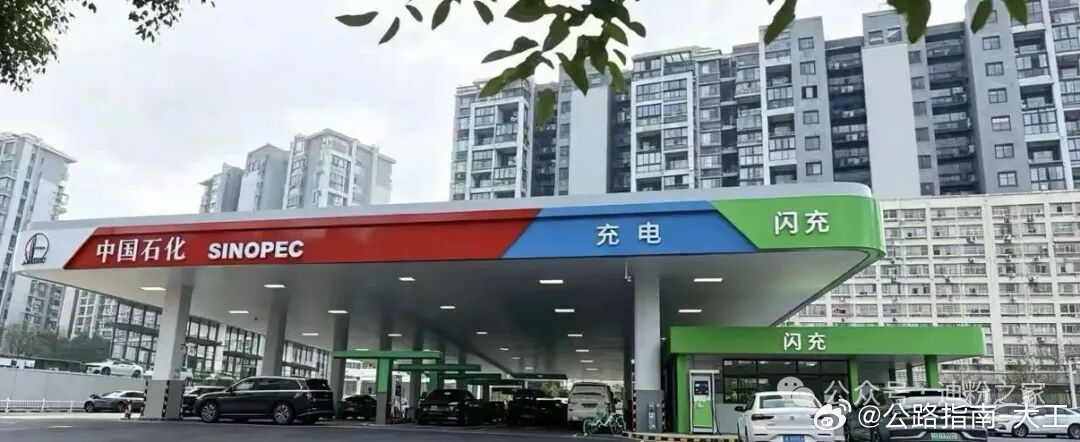 比亚迪与中国石化首座闪充站落成比亚迪大v聊车
