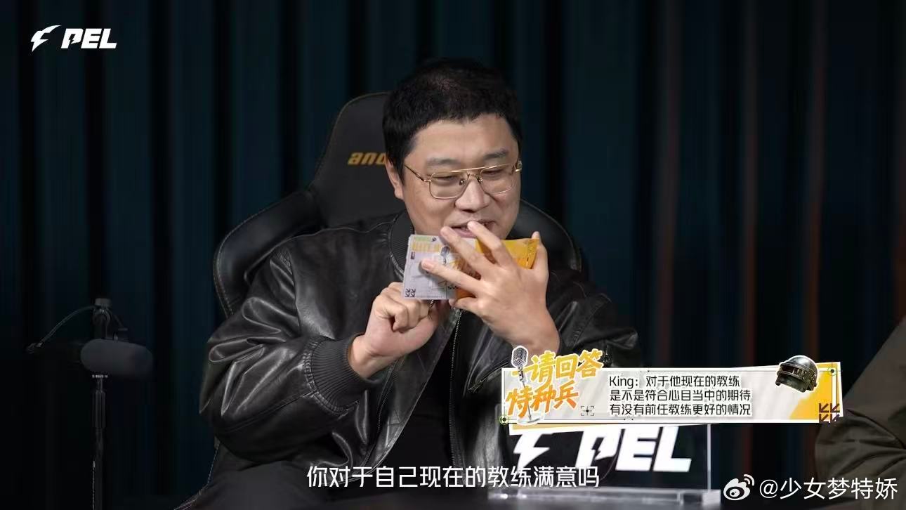 AG花花成绩证明一切第二期播客节目邀请AG教练NuBi与选手花花，从转会抉择到赛