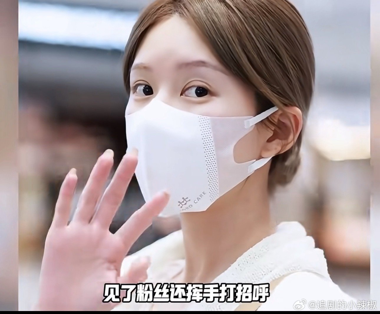 赵露思临时取消品牌活动了，一大早她还去赶了✈️[苦涩] ​​​