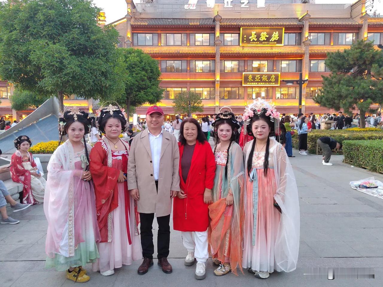 它能让人们深切回顾抗战时期的艰难困苦，从而更加懂得珍惜如今来之不易的和平生活 。