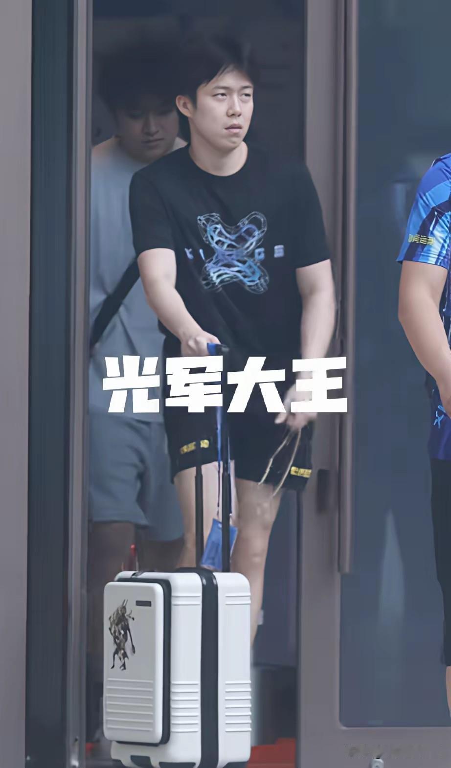 王楚钦昨晚刚离开大连，今天又到雄安。
这个平常联赛是必须这么安排吗？
要是中间隔