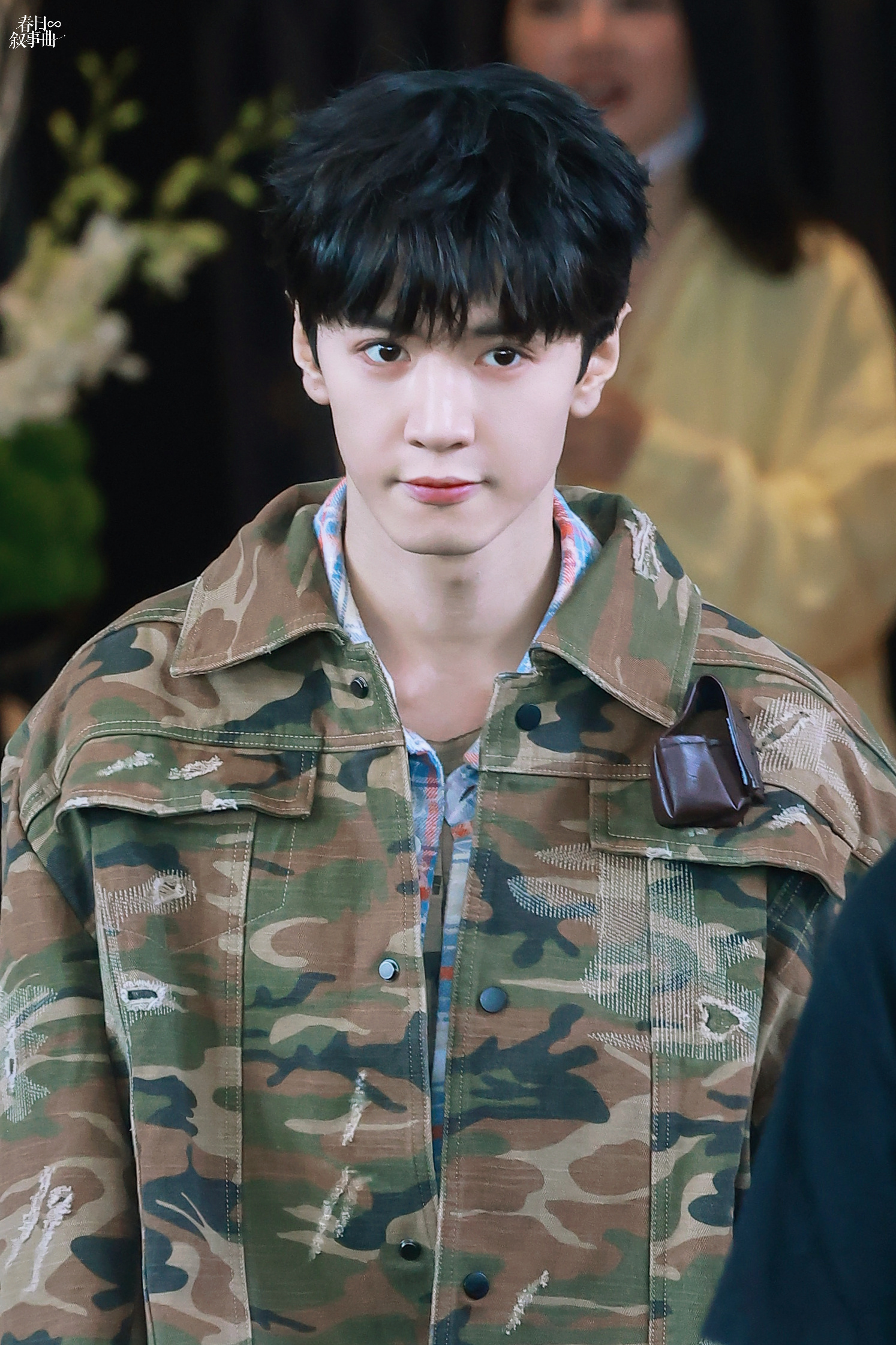 #陈哲远很爱报备一男的#没人告诉我这男人这么帅啊，好嫩的远子[好爱哦]，卷发梦回