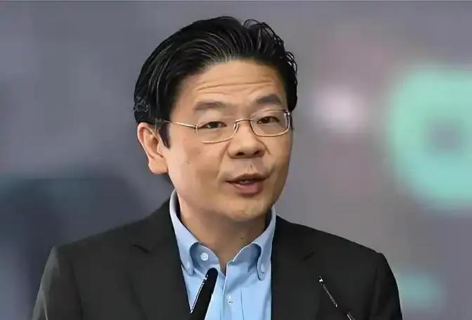 捂来捂去，新加坡还是破防了。最近新加坡网民都在吐槽，新加坡被印度人入侵了，结果高