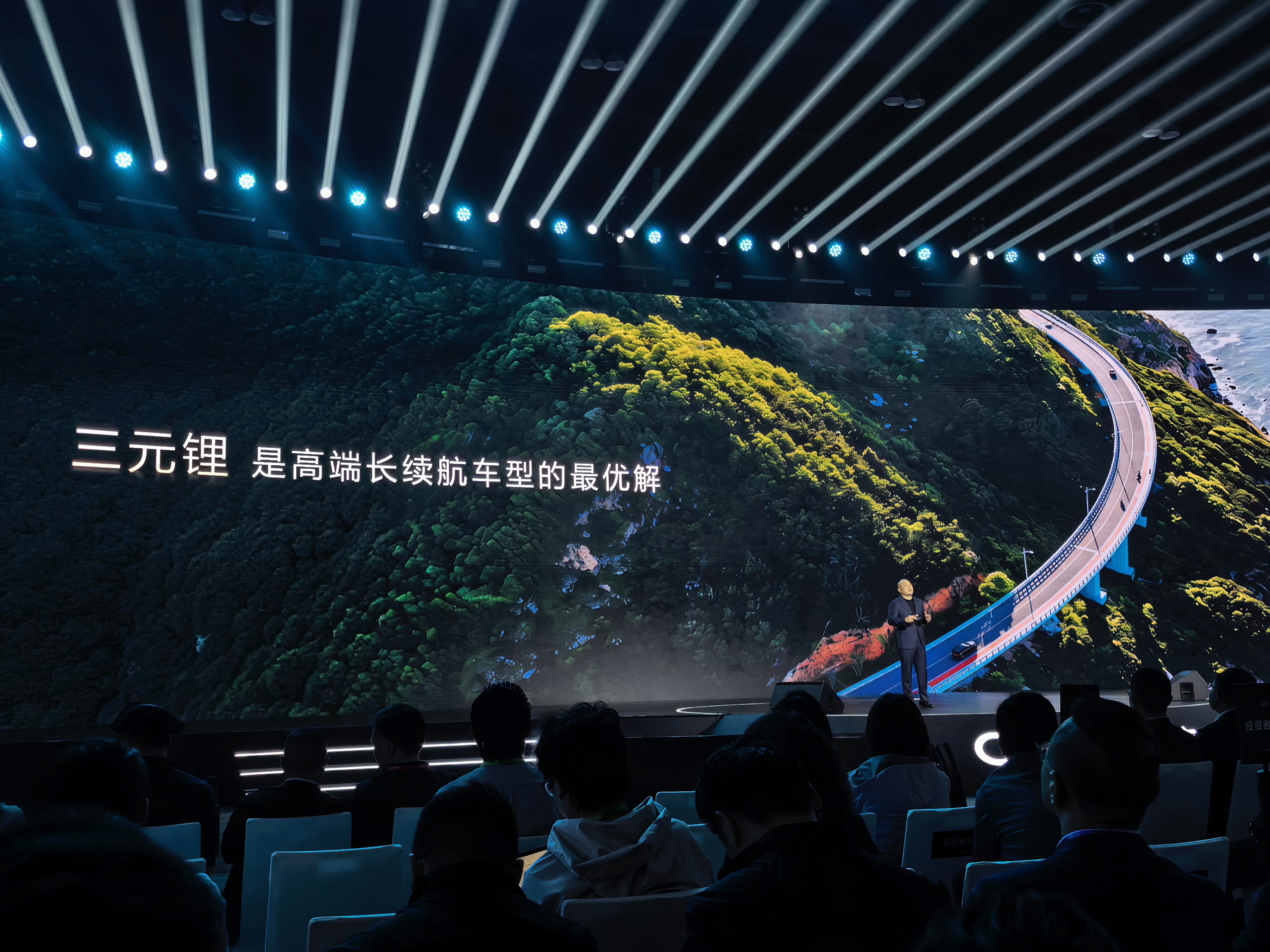 宁德时代：三元锂是高端长续航的最优解。25w以上车型用磷酸铁锂电池就是“减配”。