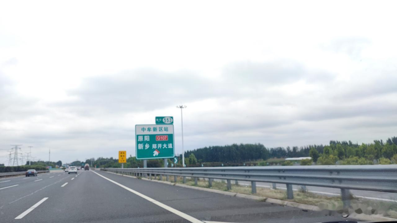 8月28日早上8点28分，驱车在连霍高速行驶，从郑州往开封方向，经过中牟新区站时
