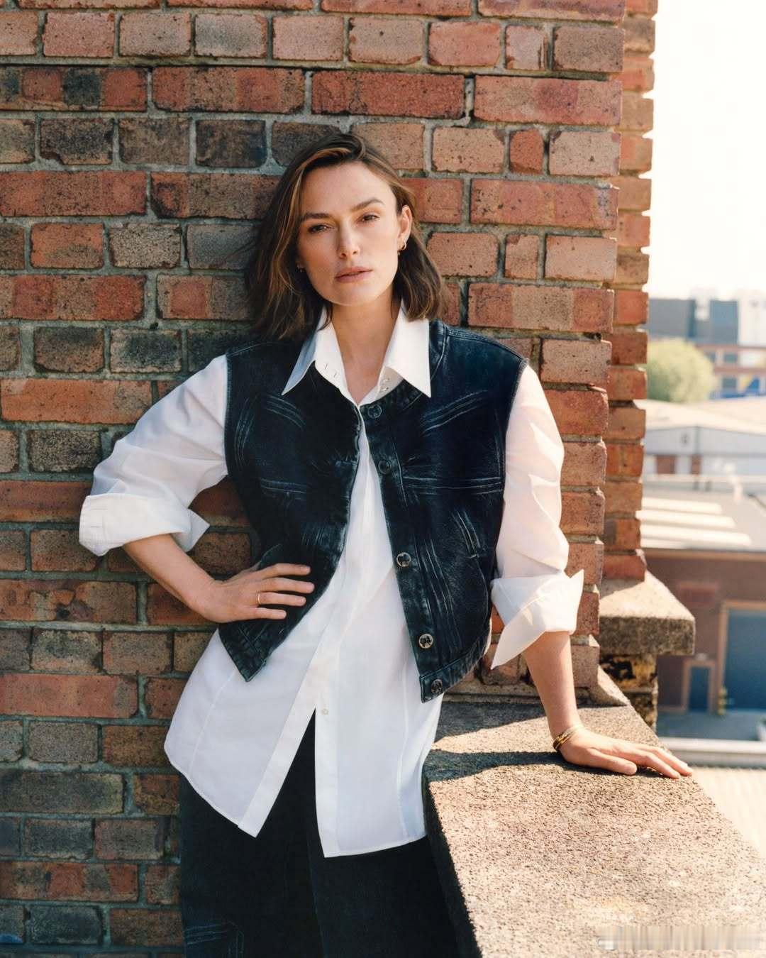 Keira Knightley凯拉奈特莉为《vogue》杂志的英国15女性特辑拍
