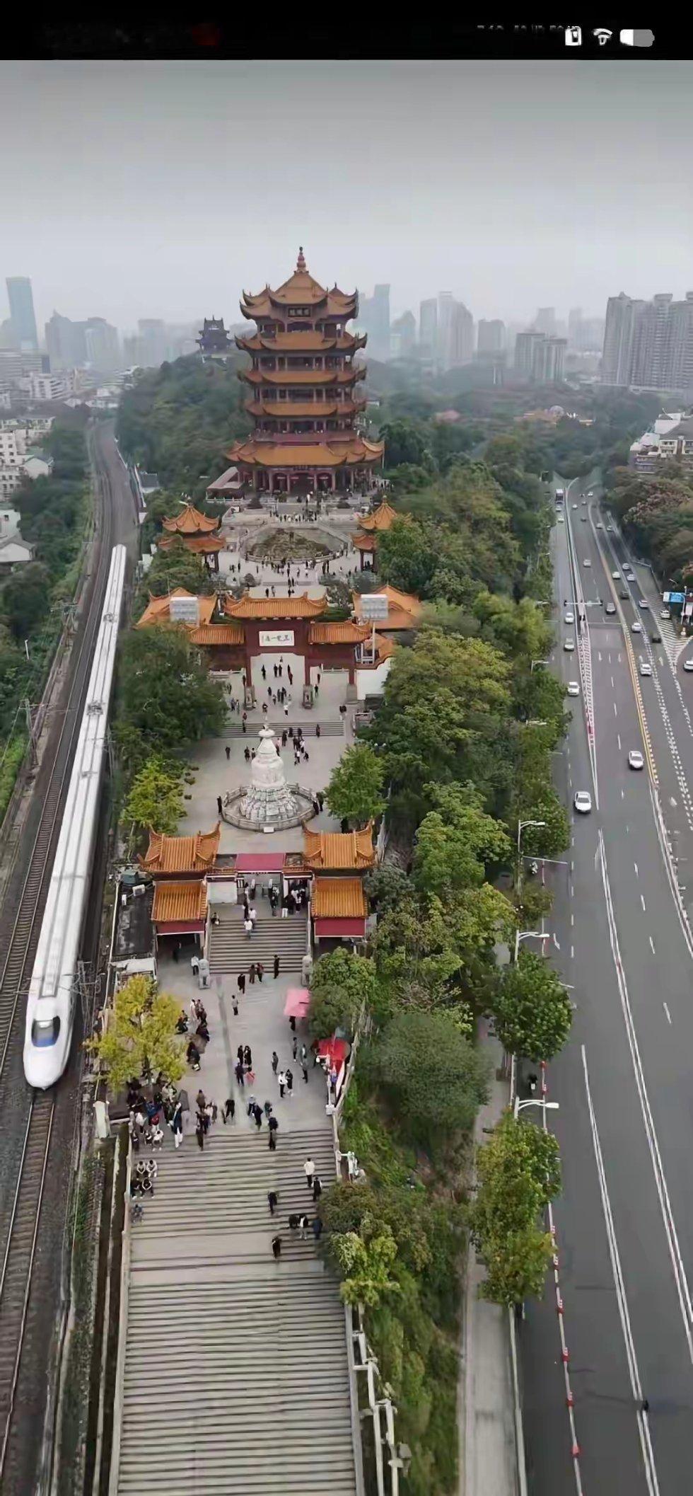 为什么这两条路不改道，一定要夹在中间吗 