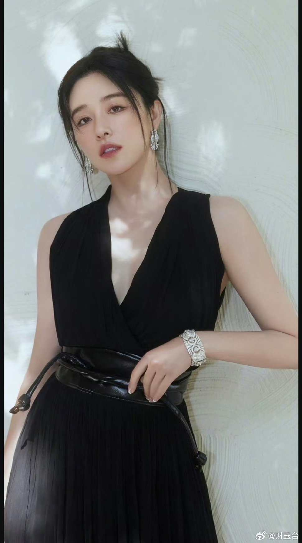 阚清子和老公一同现身机场 产后首次机场同框状态也太稳了！简约休闲穿搭低调松弛，老