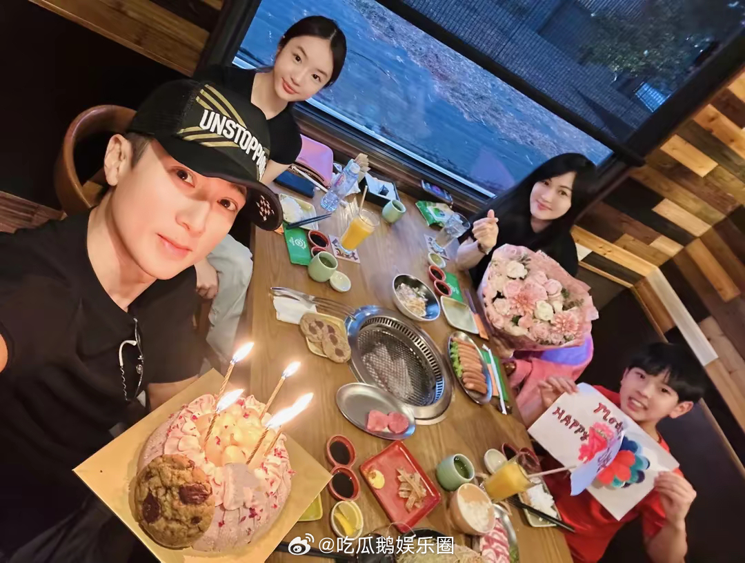 吴尊夫妇在澳门和朋友喝酒，44岁林丽吟满面油光，面容有了老态！！！ ​​​