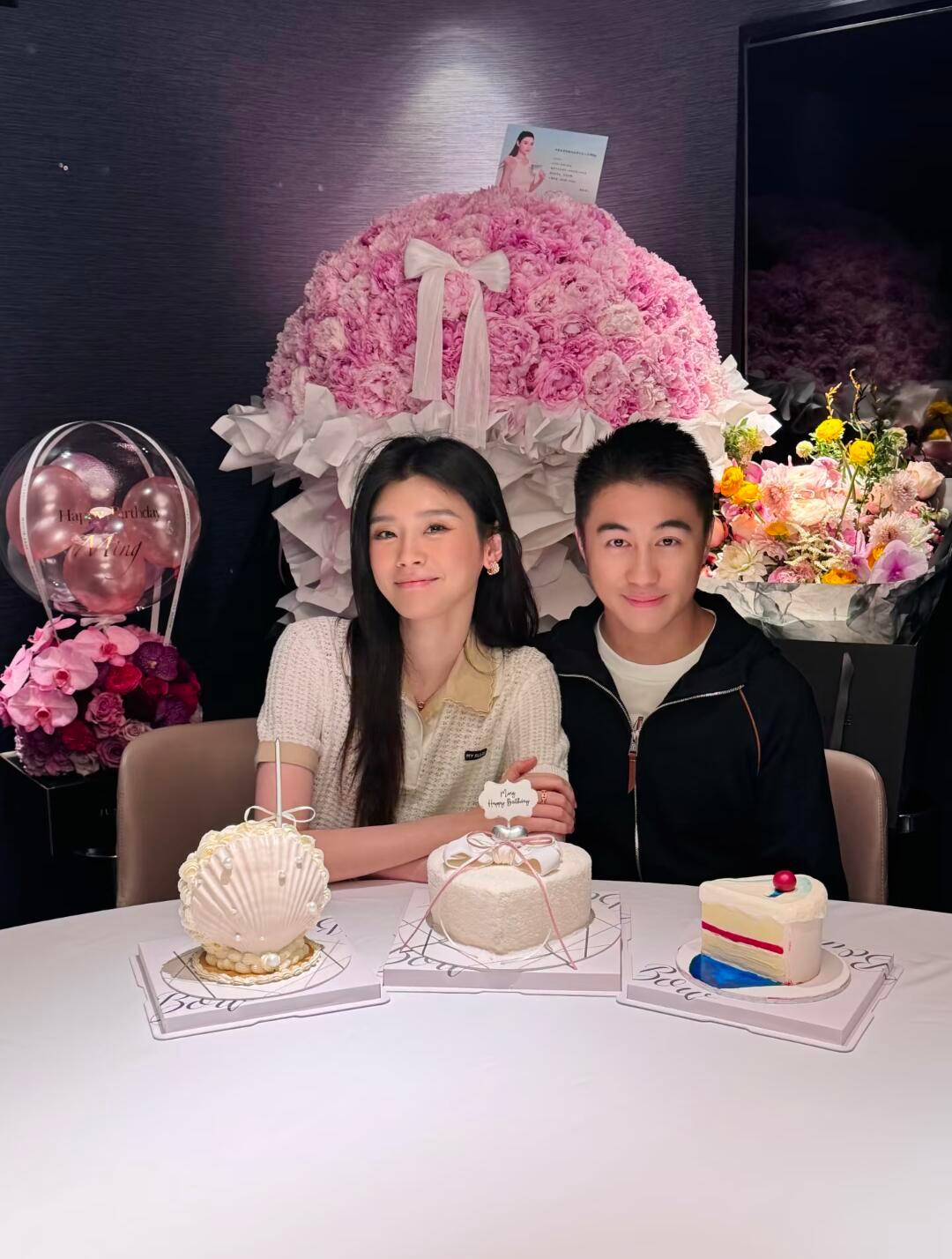 奚梦瑶37岁生日 丈夫何猷君与子女甜蜜相伴 