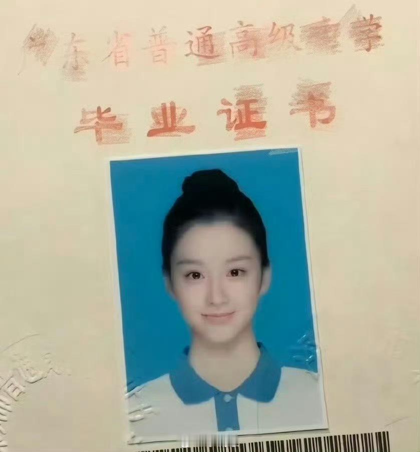 包上恩学生时期美得我一激灵包上恩学生时长发马尾穿校服超清纯，毕业证上梳丸子头也好