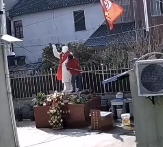 【不用怀念是因为时刻想念】今日是老师生日，按惯例每逢生日、忌日必出文纪念。但也请