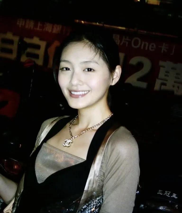 有网友评论，大s最明显的身体衰弱是生儿子带来的，后半生各种舆论风波也是婚姻引起的