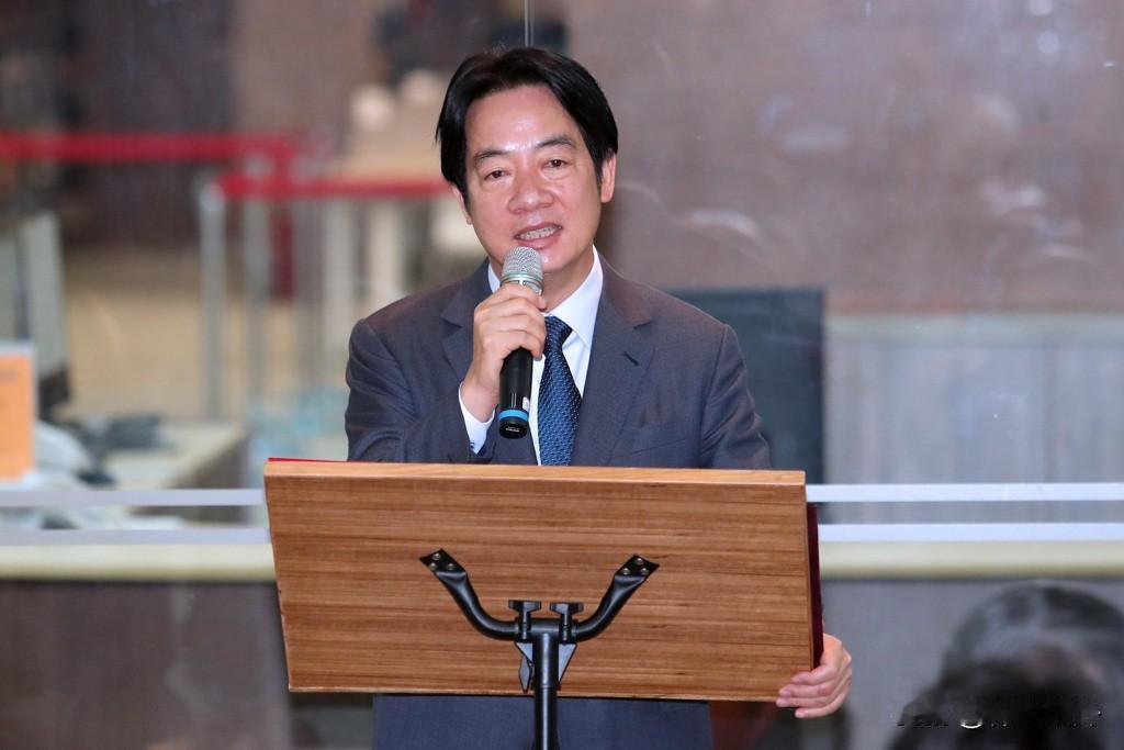 赖清德支持度又下滑了，他会疯狂反扑吗？
根据台湾美丽岛电子报的民调，赖清德9月的
