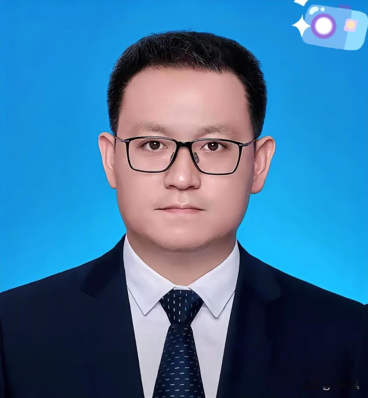看到郑伟被“双开”的消息，真是一声叹息。

84年出生，清华硕士，35岁代县长，