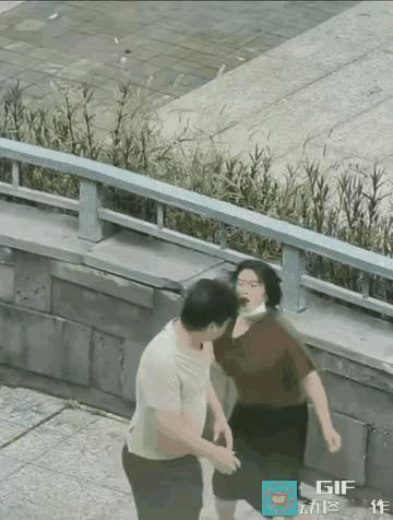 “下手够狠”