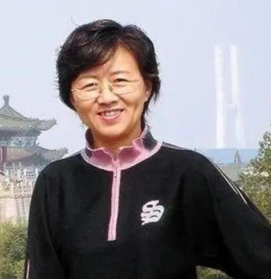 美国慌了，中国出了一位比导弹还可怕的女人！谁能想到，中国的东风17导弹出自她之手