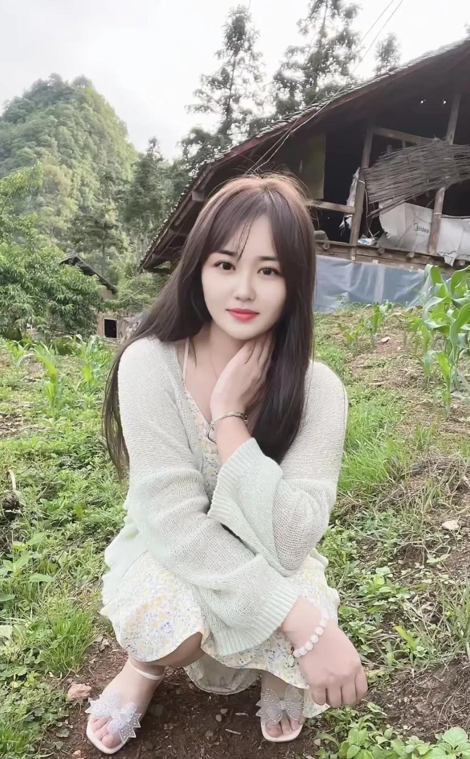 离婚后的我，带着孩子，生活变得异常艰难。但在我的坚韧下，日子慢慢有了起色。直到遇