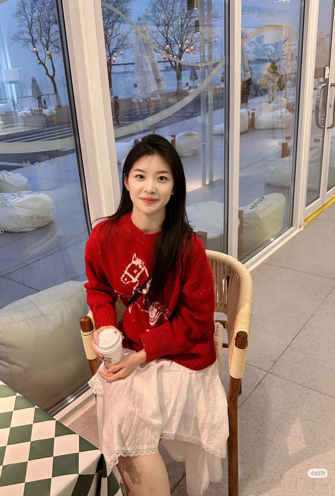 清风徐来花自舞，友友请您对下联