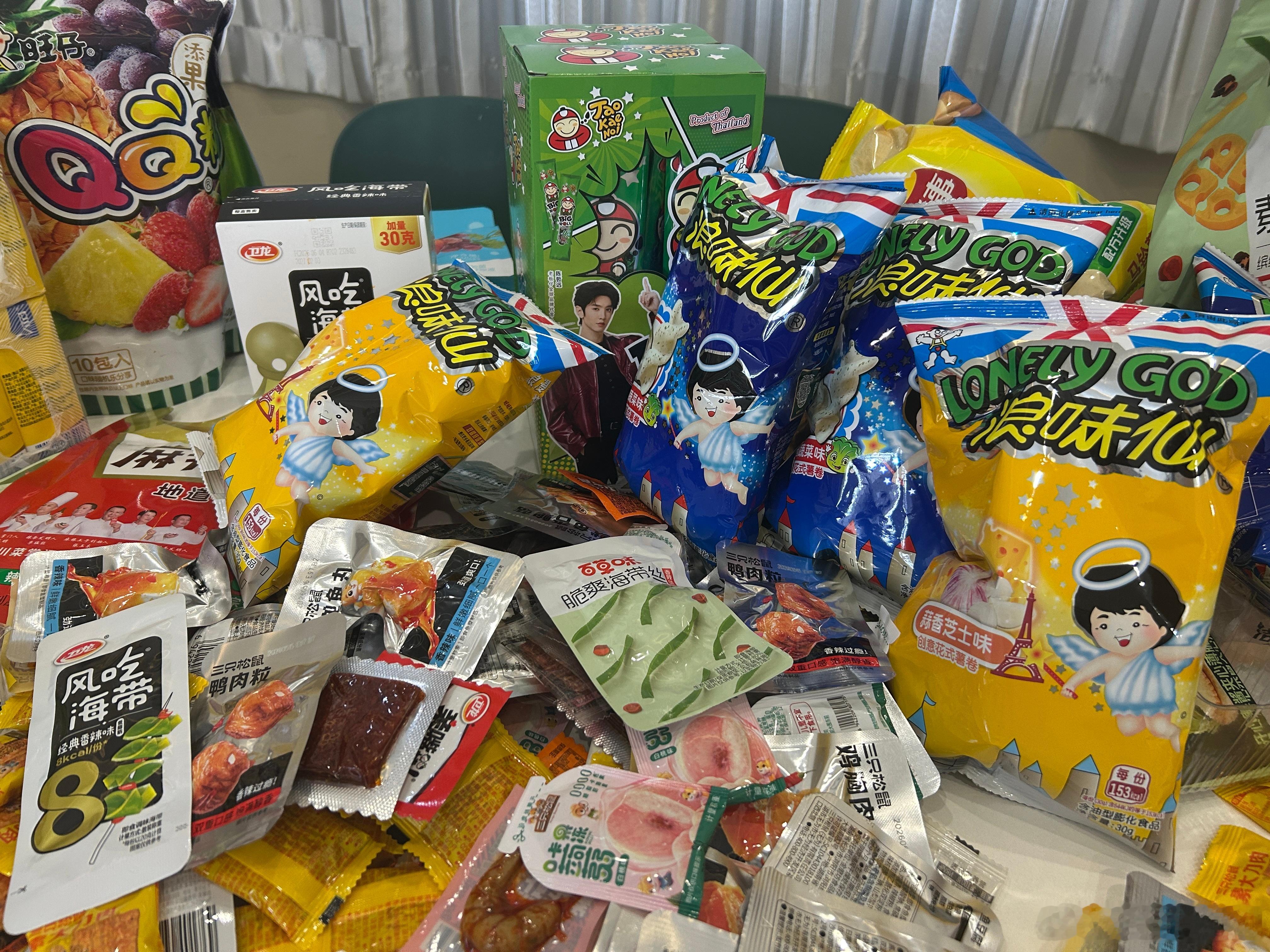 之前拍珍宝集的地方有很多零食豿豿