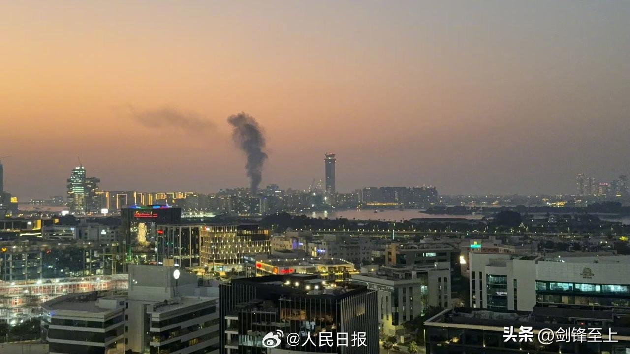 伊朗的攻击直接把迪拜房地产业打崩了
迪拜土地局的数据显示，3月份至今仅有22笔房