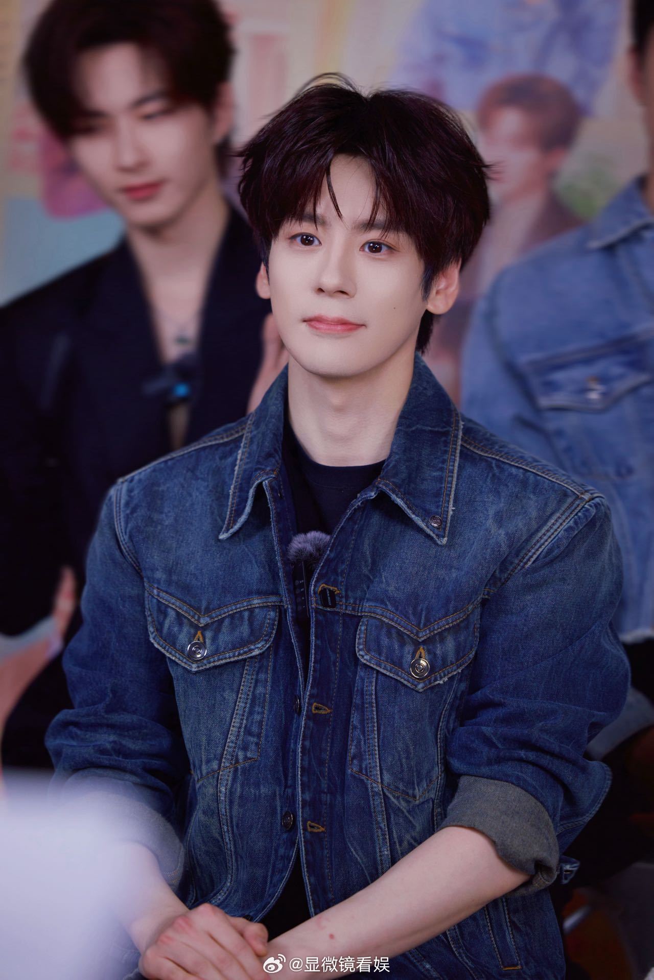 魏哲鸣直播  突然出现的直播真的太治愈了。魏哲鸣真的在用真心对待每一份喜欢，这样