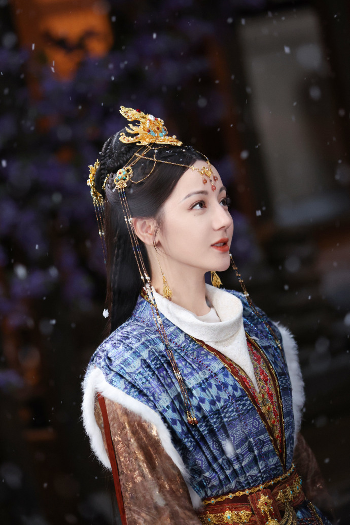 迪丽热巴 #白日提灯# #迪丽热巴贺思慕# #贺思慕的五感体验卡# 谁还没被迪丽