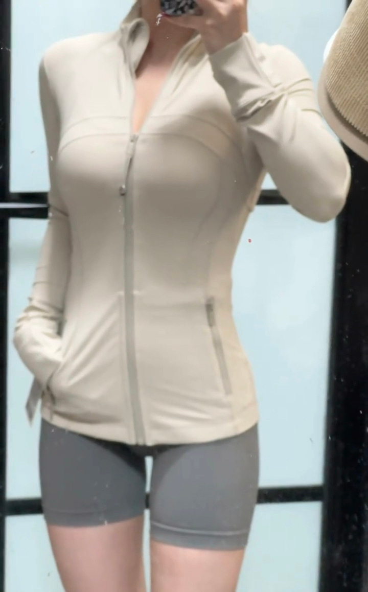 还得是Lulu显身材[手指比心]  Lululemon  ​​​
