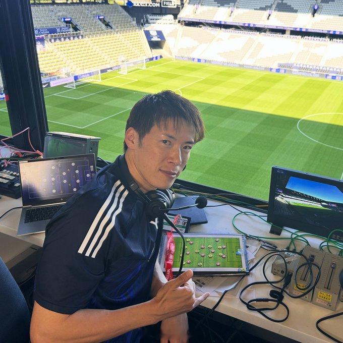 日本球员不光比赛踢得多，解说也多，林陵平今年解说202场比赛，去年186场，他还