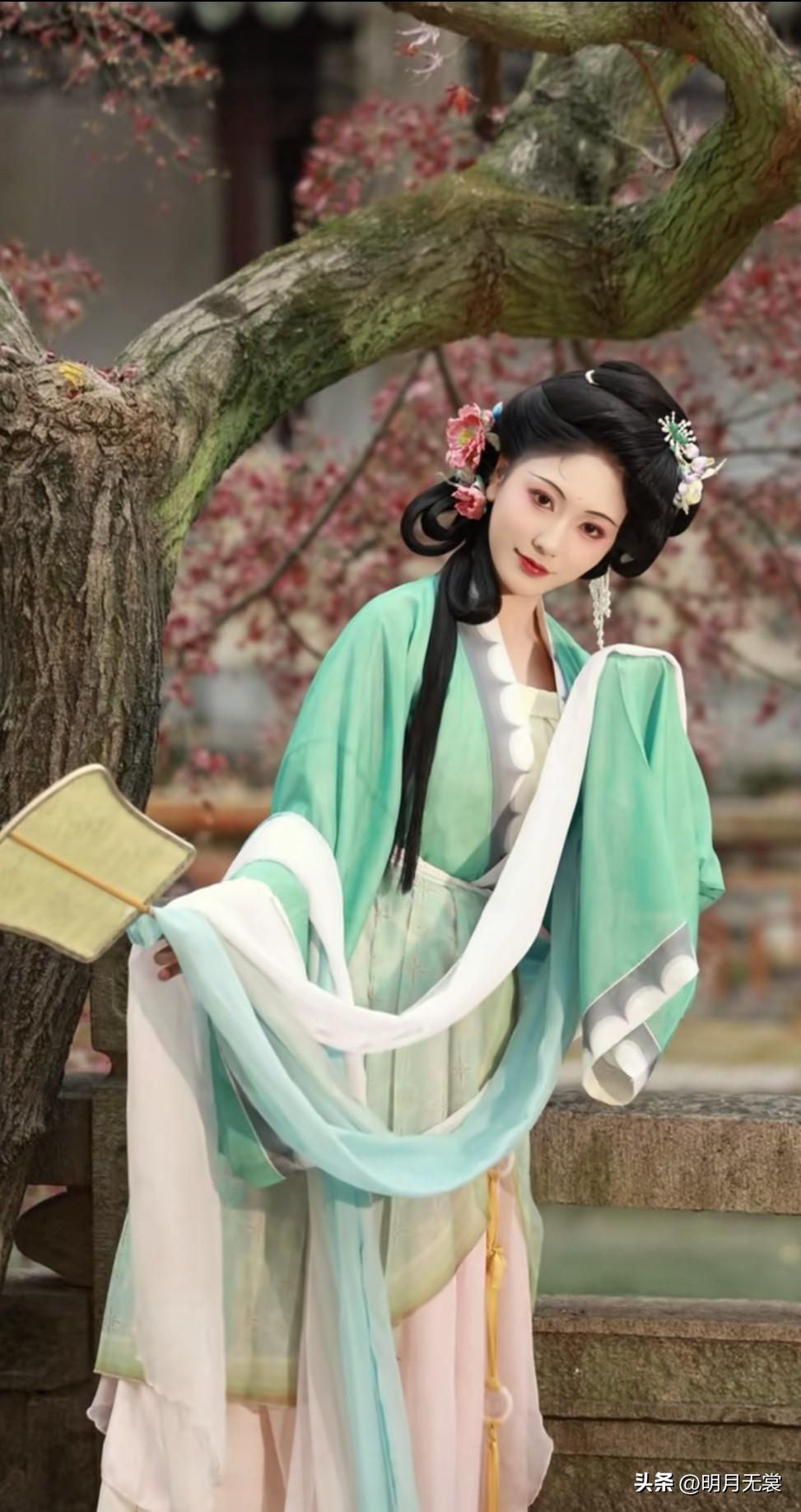 美人秋思图，古典韵味十足。女神户外美照分享 古风 汉服国风