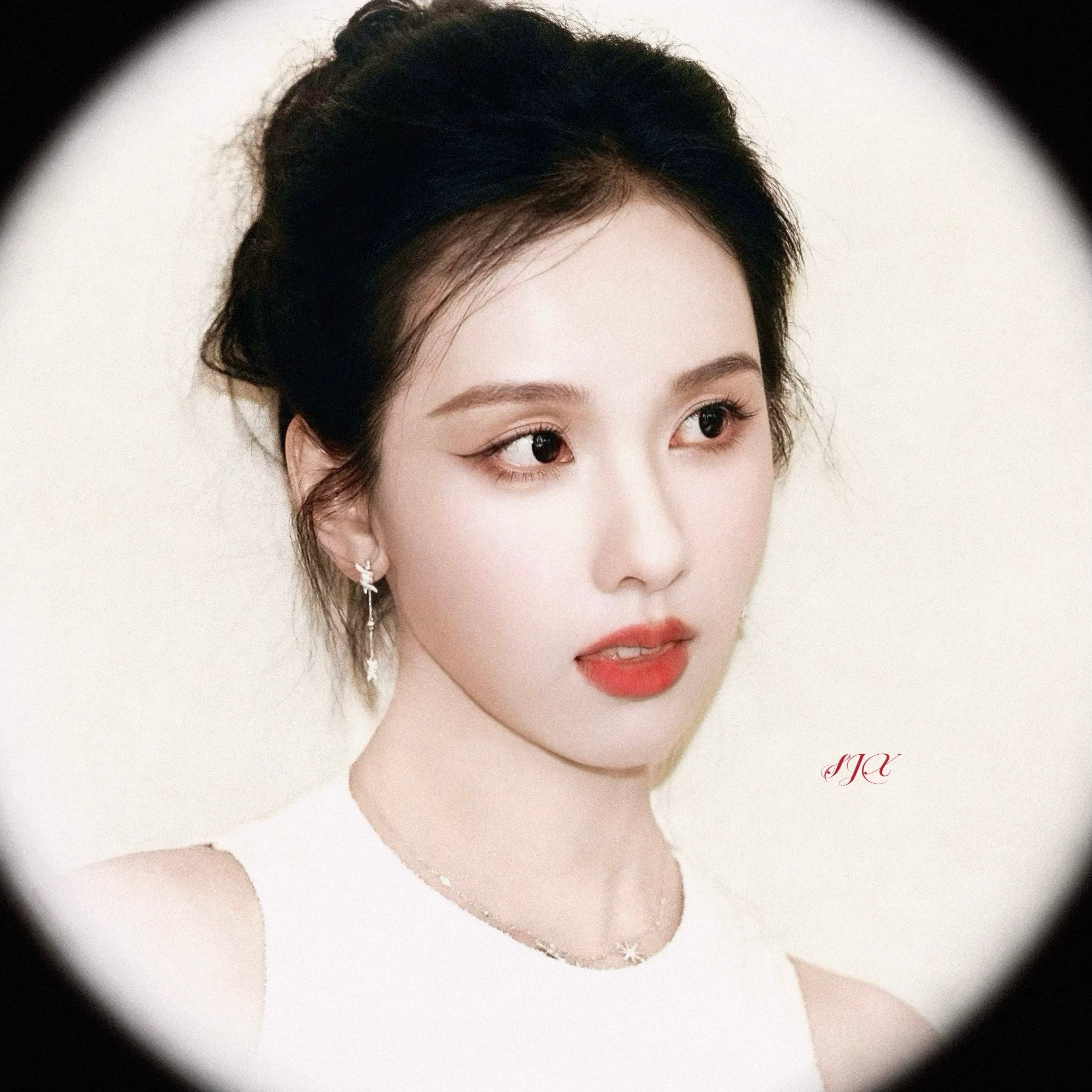 陈都灵 算姐姐没用投稿：【陈都灵】比美貌先来的，是姐姐身上的香气 