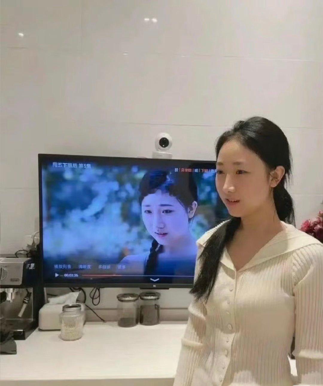 原来演员说的上镜胖10斤是真的，这个对比太明显了 