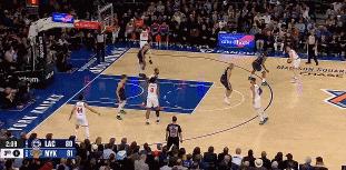 哈登带伤砍分封盖，完美诠释巨星担当
昨天NBA赛场上，哈登打出了一场现象级比赛，