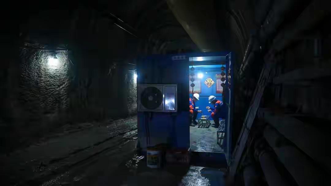 一千米深处的地下春节
            （张树忠）
       2026