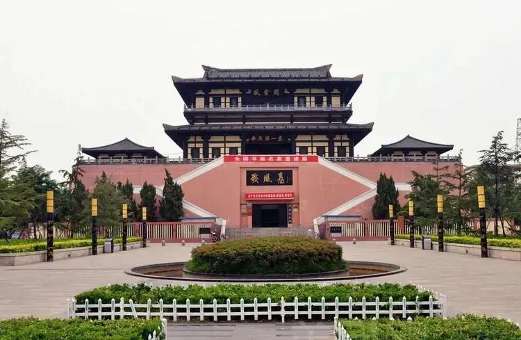 刘邦的个人能力很强吗?刘邦的个人能力强不强不好说，但知人善用锲而不舍却是真的，刘