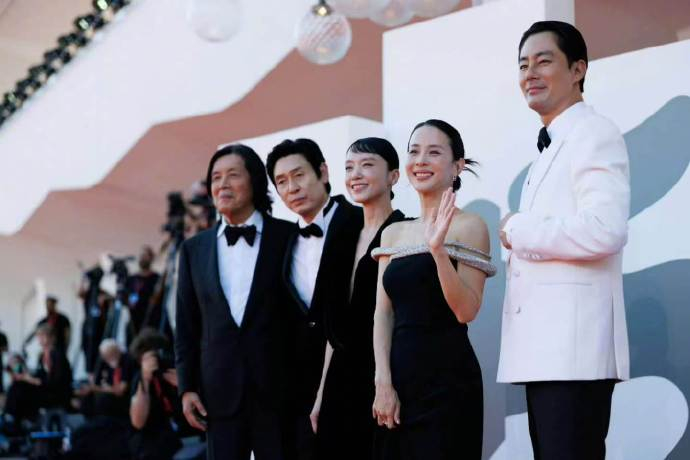 李沧东新片威尼斯首映李沧东新作《可能的爱情》于第83届威尼斯电影节主竞赛单元举行