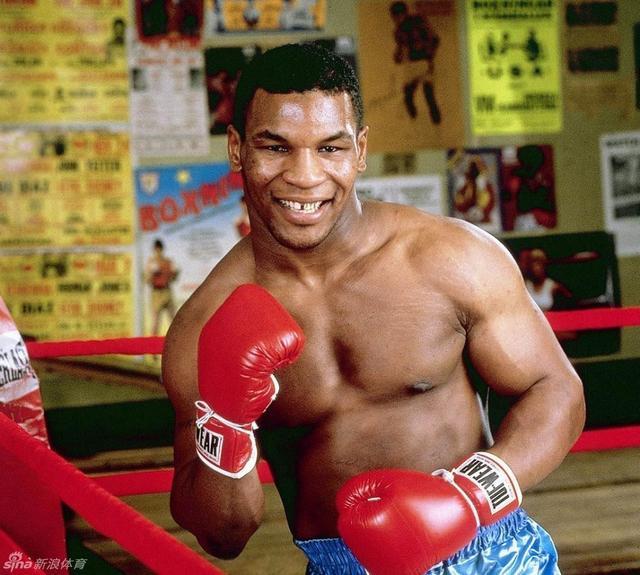 迈克·泰森，那个拳坛传奇，以其极致的爆发力和无与伦比的攻击性闻名于世。如果把他放