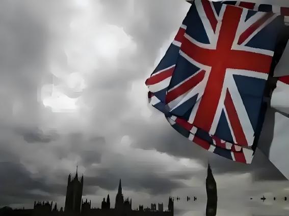 英国首相一句话，直接扔向了全世界。他曾经说，中国，是世界三大强国之一。这话不是私