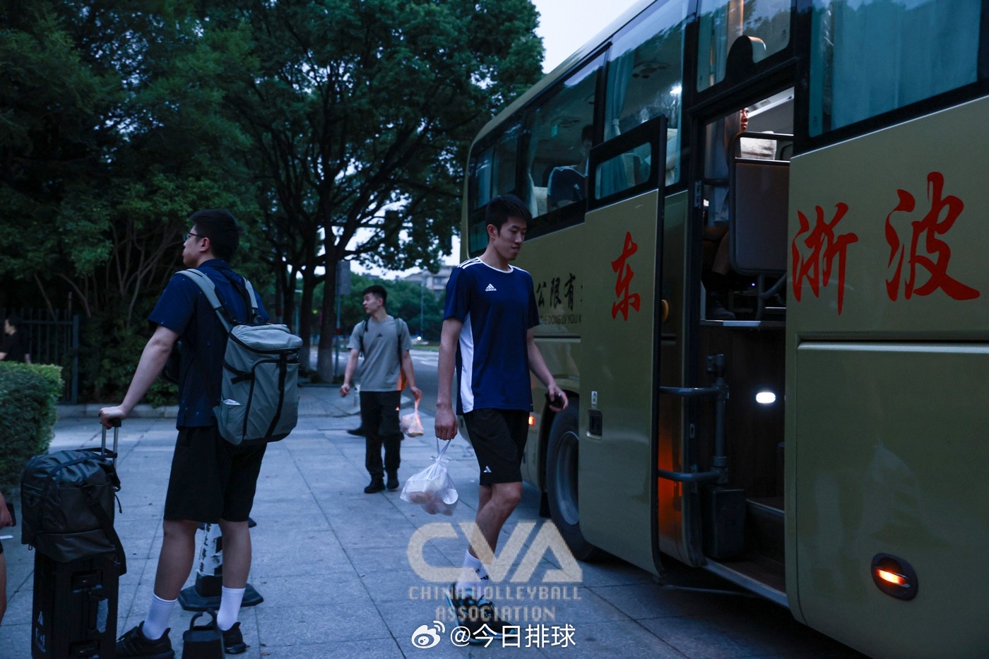 【排协组照：中国男排[超话] 9月11日凌晨启程前往菲律宾】9月11日，中国男排